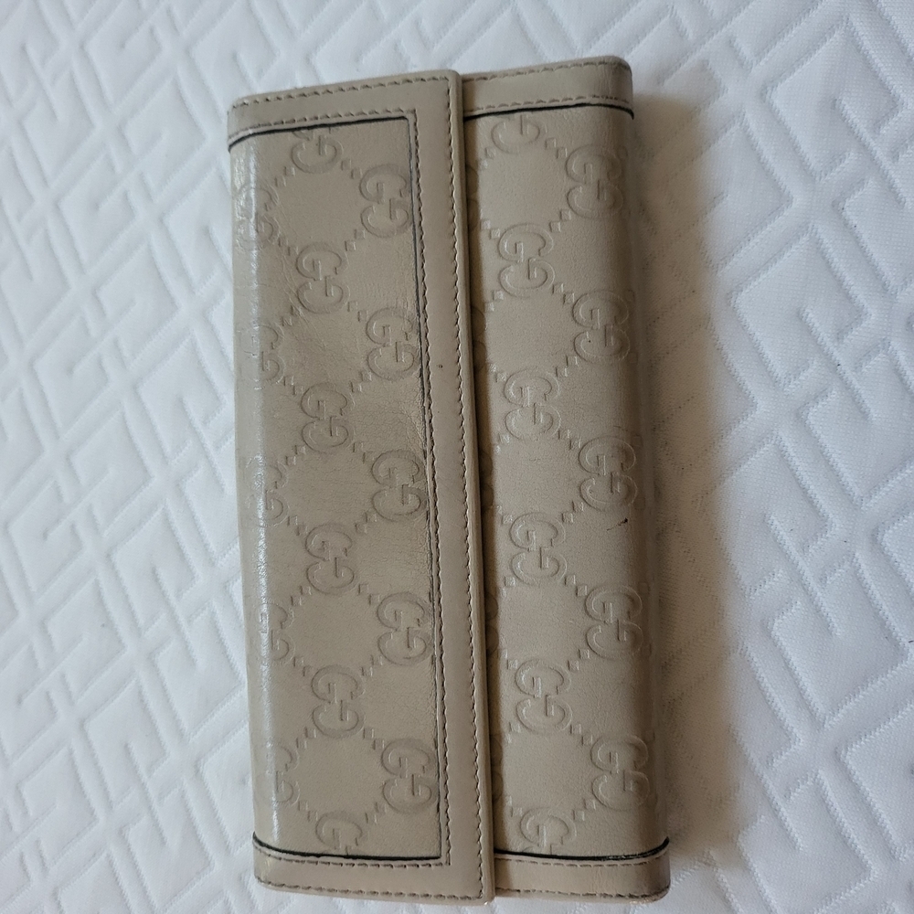 Gucci Beige GG Logo Stud Long Wallet - Picture 2 of 10